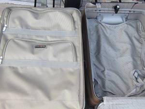 lot 79 image: Encore olive green luggage  & suitcases