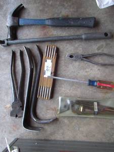 lot 82 image: Tools - hammers- measuring tape- pry bar and more