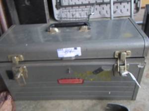 lot 84 image: Grey Craftsman tool box, heavy duty