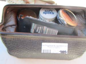 lot 213 image: Shoe shinning kit bag