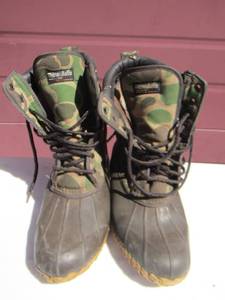 lot 214 image: Pair of Thinsulate thermal mens snow boots size 10