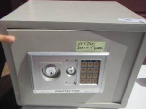 lot 90 image: Protector model 1072 safe with keys
