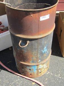 lot 94 image: Older deep fryer with basket uses propane
