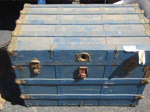 lot 95 image: Vintage trunk dark blue in color