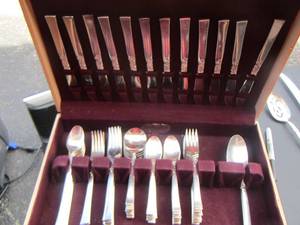 lot 100 image: Nobility wind song silverware set, 76 pieces in total