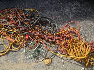 lot 109 image: Large lot of extension cords