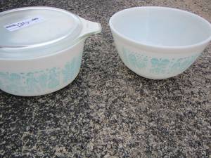 lot 120 image: Teal rooster design Pyrex bowls qty 2
