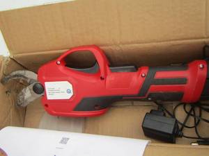 lot 124 image: Costway 7.2V pruner with manual