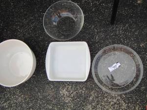 lot 145 image: Mixing bowls- baking dishes