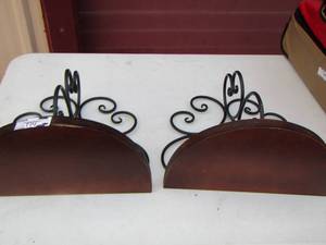 lot 174 image: Wall hanger shelf qty 2- great for home dcor