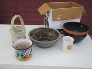 lot 181 image: Plant planters all sizes qty 5, one has a handle