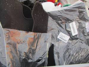 lot 182 image: Lincoln base black floor mats new