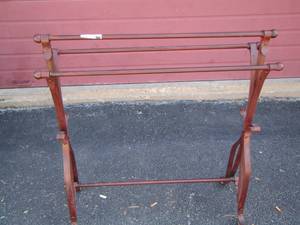 lot 194 image: Dark brown quilt rack very good condition