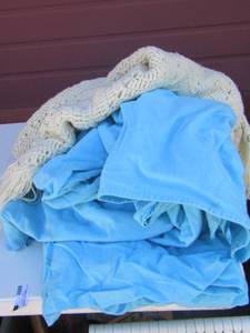 lot 196 image: misc. unmatched king sheets- white knitted throw blanket