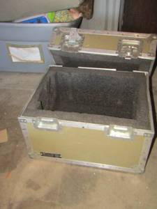 lot 206 image: green lock box for anything needed- has pad inside for extra protection