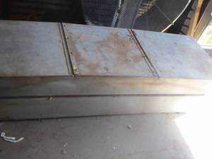 lot 218 image: TRUCK TOOL BOX Approx. 6ft long tool box each end lifts up