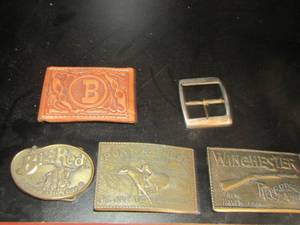 lot 220 image: belt buckle lot