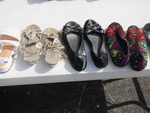 lot 229 image: womens flats and sandals- qty 5 pair sizes are 7 12 thru 8
