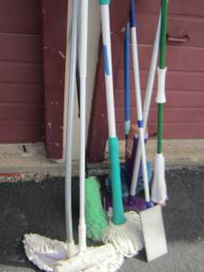 lot 233 image: mops, Swiffer, dusters all used