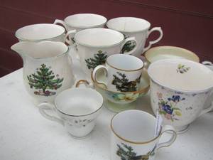 lot 247 image: large and small coffee cups