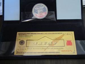 lot 290 image: Trump bill & trump coin combo NEW