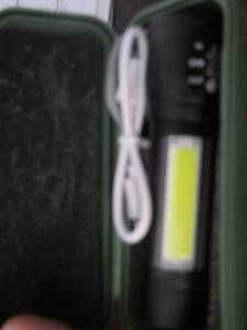 lot 295 image: Rechargeable small flash light LED, NEW