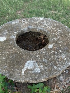 lot 16 image: VINTAGE Gristmill grinding stone size 44 diameter 4 thick - BRING LOADING ASSISTANCE