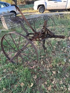 lot 2 image: Vintage farm implement 52 tall all metal
