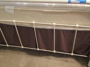 lot 1 image: FULL SIZE WHITE  IRON BED FRAME