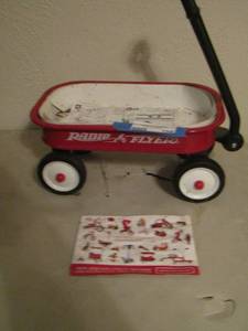 lot 158 image: RADIO FLYER MINI WAGON IN GOOD CONDITION WITH HANDLE AND INSTRUCTIONS