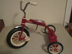 lot 159 image: RADIO FLYER MINI TRYCICLE IN GOOD CONDITION