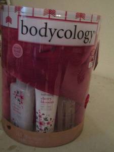 lot 173 image: BODYCOLOGY  GIFT SET