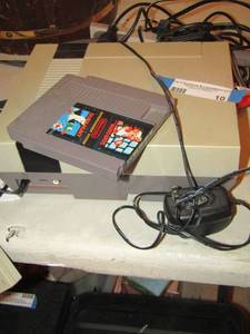lot 10 image: Original Nintendo game CONSOLE comes with super Mario game, 2 controllers and duck hunt gun