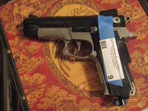 lot 9 image: Daisy Rogers ab 72757 model 93 co2 BB Gun