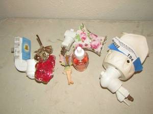 lot 194 image: lot of wall SCENTSEY