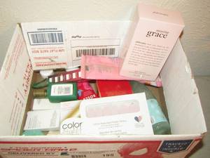 lot 195 image: bathroom lot includes amazing grace spray, lotions, hand sanitizers, and more