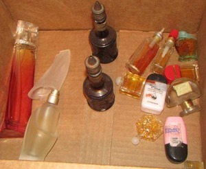 lot 199 image: mini perfume bottles, lotion bottles
