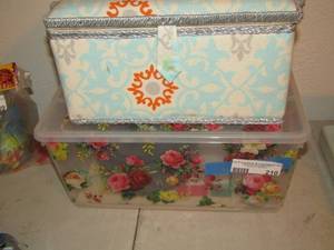 lot 210 image: sewing lot