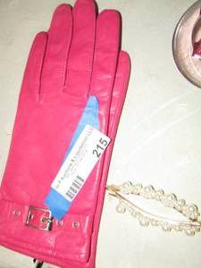 lot 215 image: pair of pink womens gloves, 2 pearl hair clips