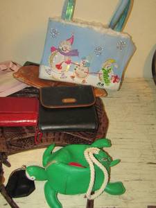 lot 256 image: Womens purse lot qty 6 plus small black coin purse