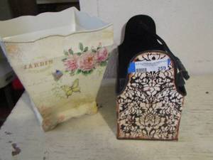 lot 259 image: wooden handled Christmas basket, Jardin floral bin