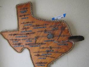 lot 265 image: 24x23 Texas shape barb wire holder from early 1800 to early 1900 see pics for names