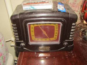 lot 268 image: Vintage Crosly amfm radio