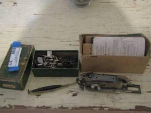 lot 271 image: Singer Sewing machine parts