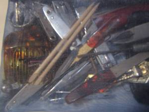 lot 285 image: chap stick,finger nail clippers, hair clips