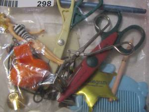 lot 298 image: sicssors, combs, hair pins and more