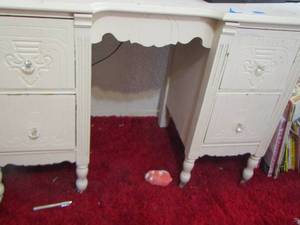 lot 56 image: White vintage childs desk with wood rollers, 422818- 4 drawers