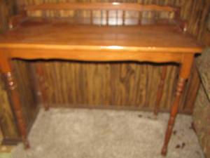 lot 20 image: Library table maple wood  - 30x39x19 brown