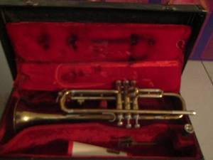 lot 68 image: MARTIN IMPERIAL ELCART TRUMPET IN CASE  W MOUTH PIECE