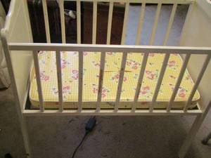 lot 73 image: VINTAGE WINNIE THE POOH  BABY DOLL CRIB SCREWS NOT INCLUDED